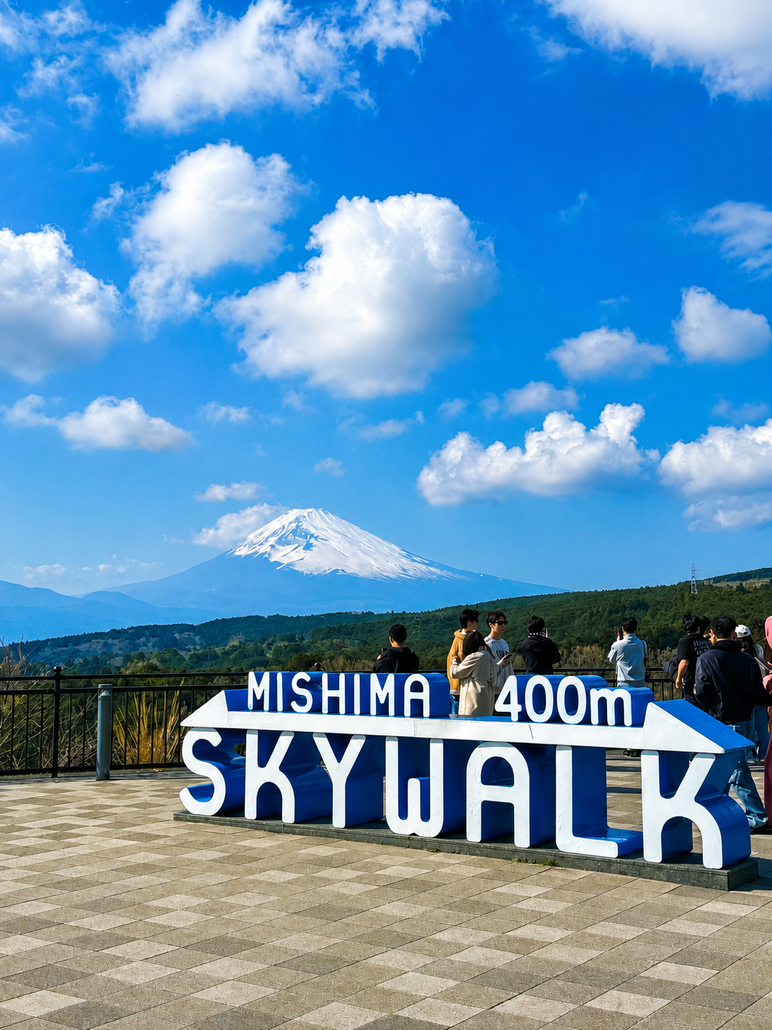 日本一の吊橋を渡り、空へ飛ぶ